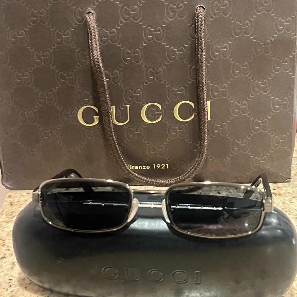 Gucci Vintage Authentic Black GG 1371/S frames . Y2K perfect!